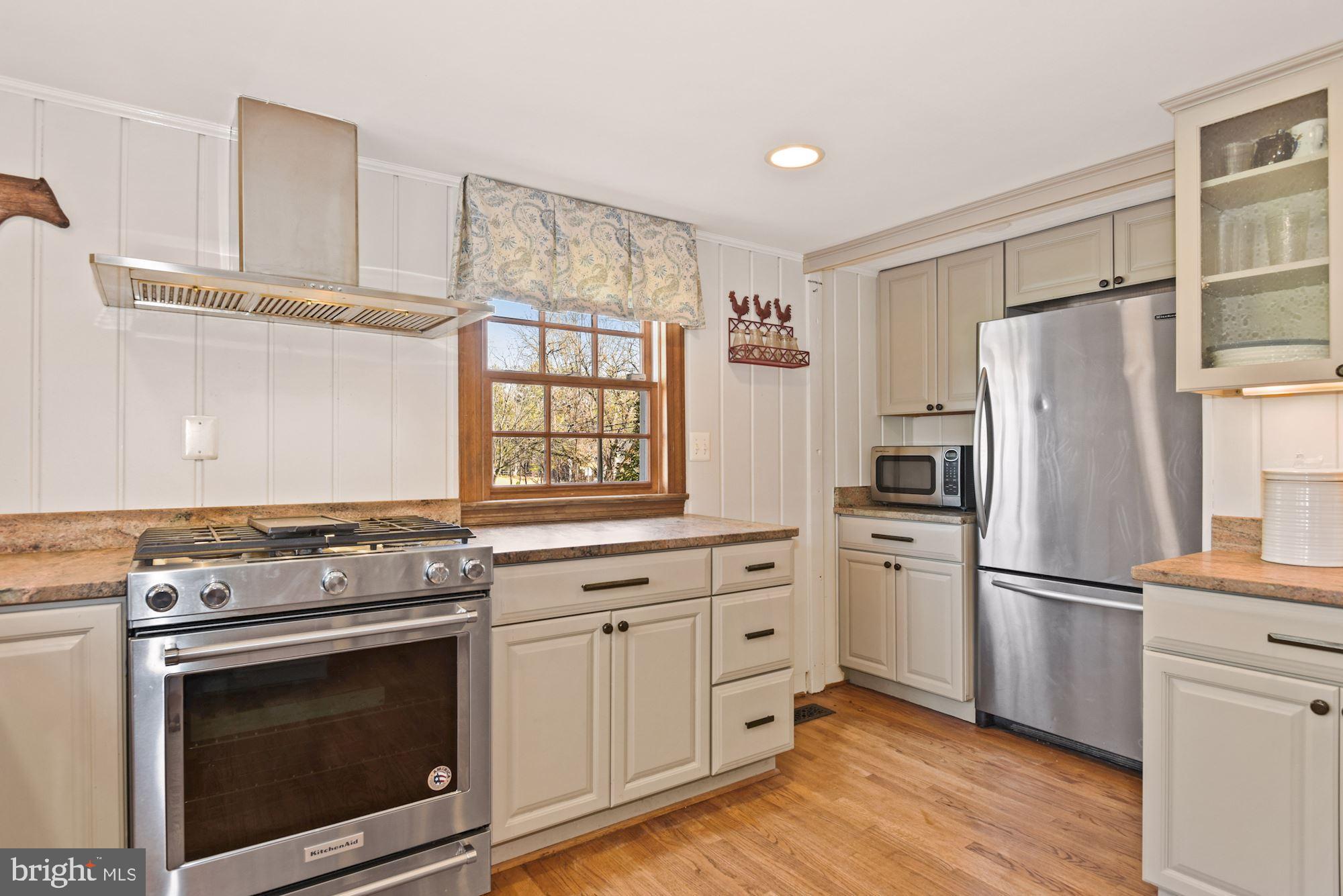 326 Walker Road Great Falls, VA 22066 - Photo 6 of 51