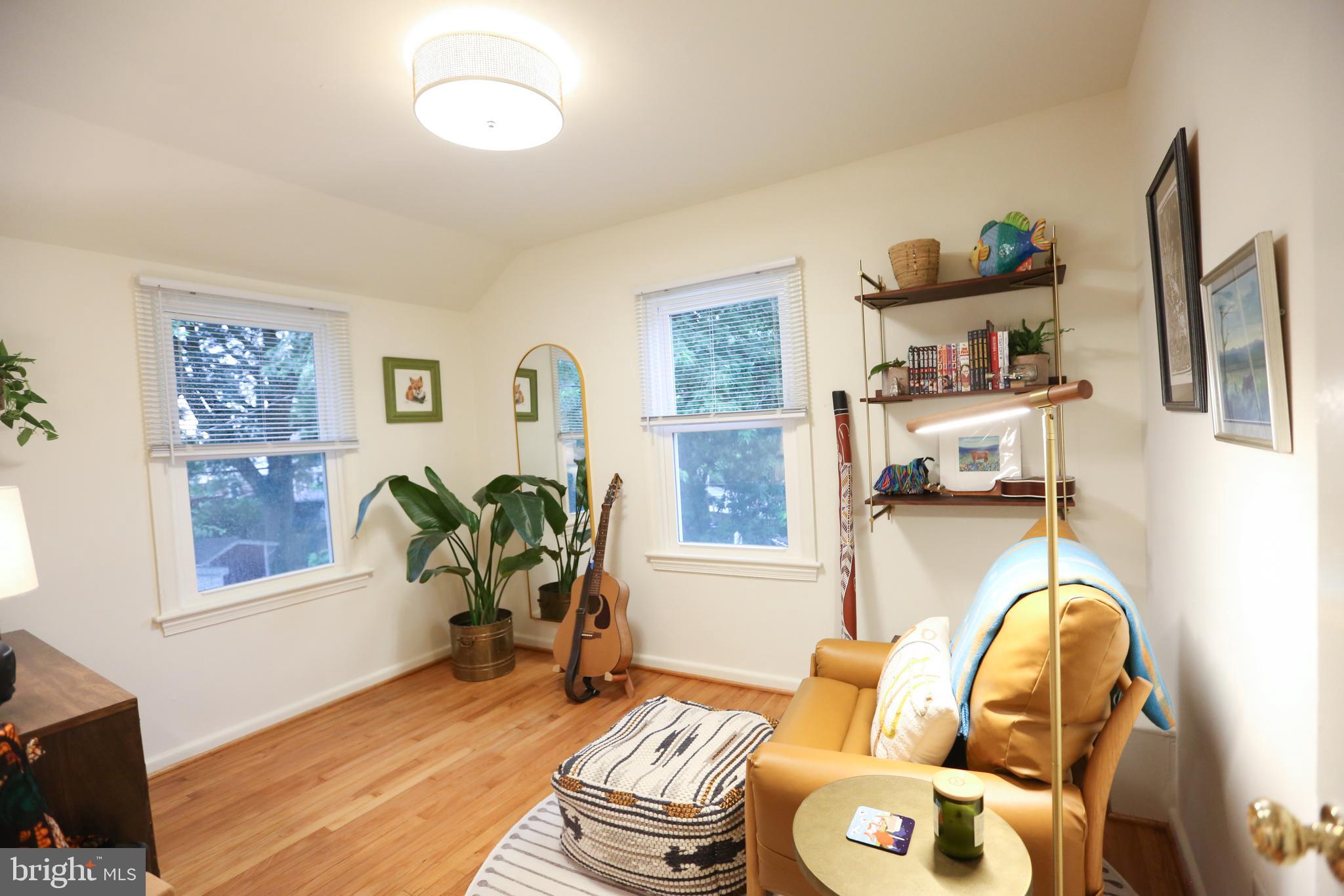 5862 Monticello Road Alexandria, VA 22303 - Photo 22 of 36 a living room with furniture and a window