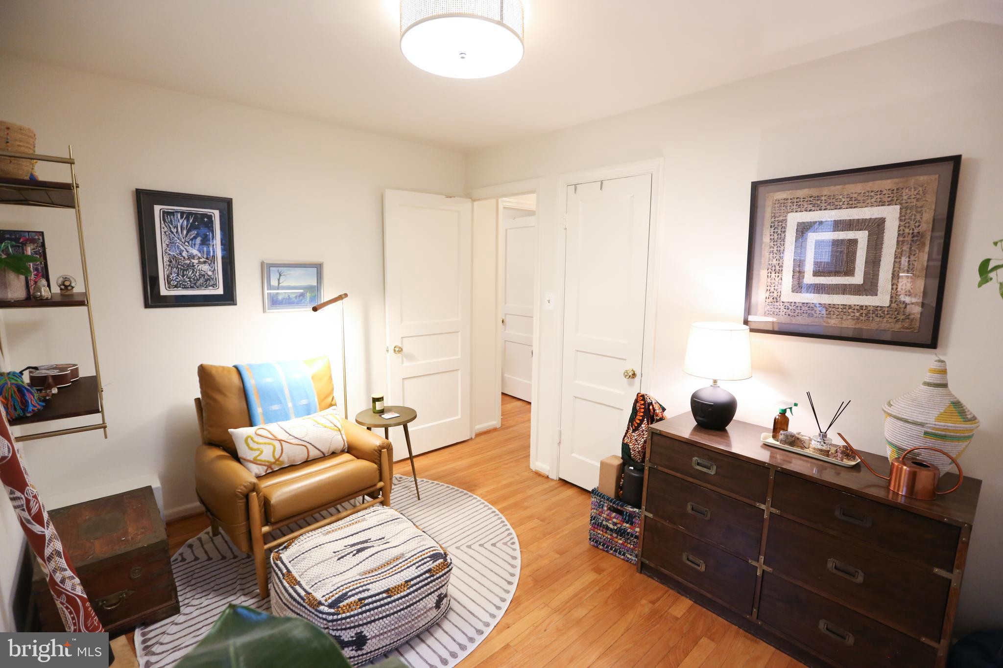 5862 Monticello Road Alexandria, VA 22303 - Photo 23 of 36 a living room with furniture and wooden floor