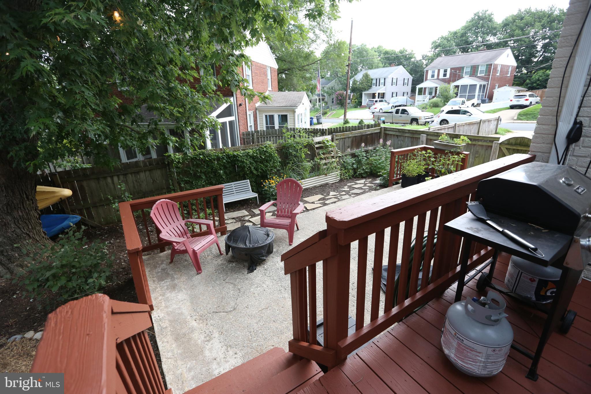5862 Monticello Road Alexandria, VA 22303 - Photo 28 of 36 an outdoor sitting area with furniture and city view