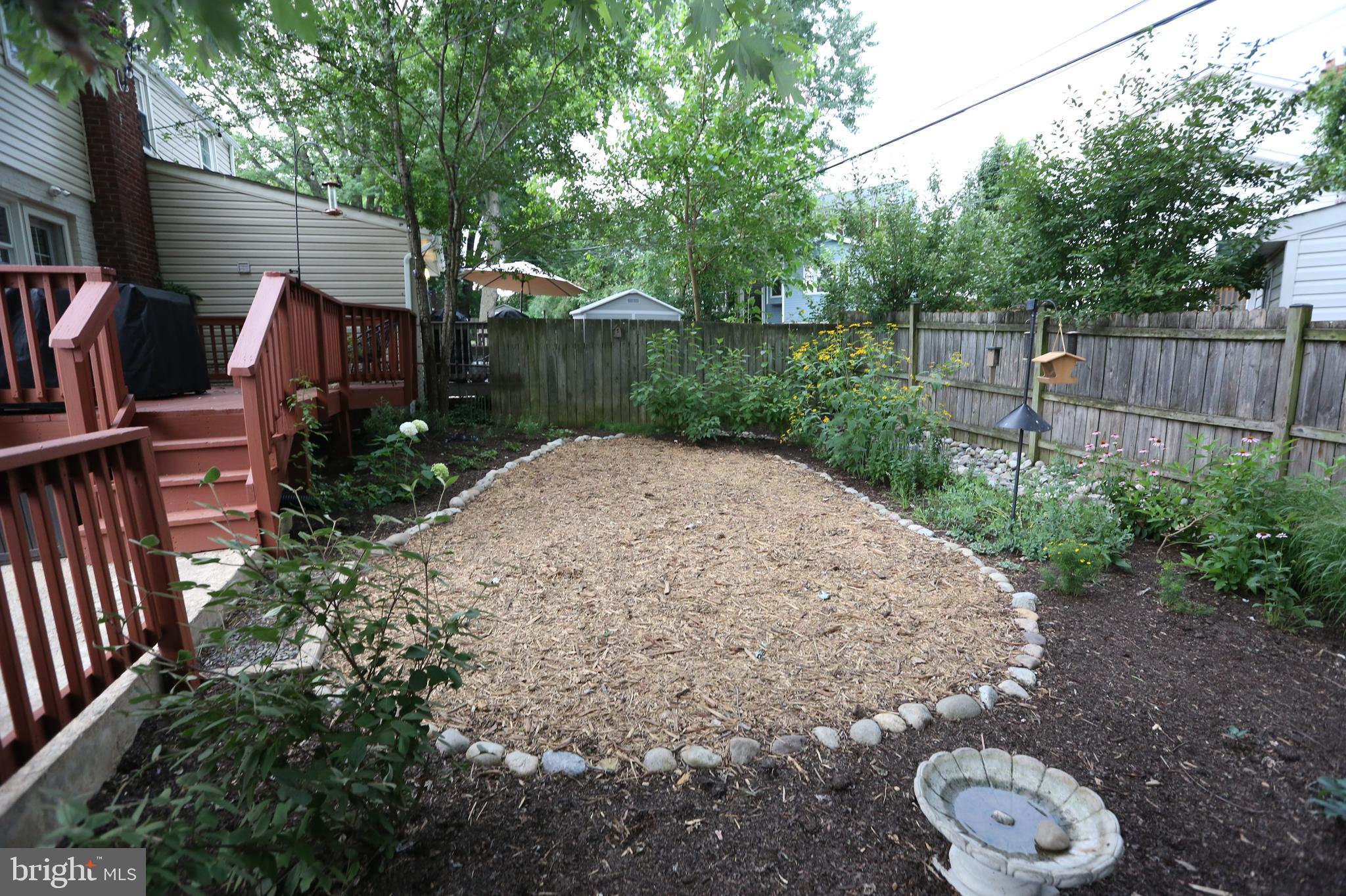 5862 Monticello Road Alexandria, VA 22303 - Photo 31 of 36 a view of backyard with green space