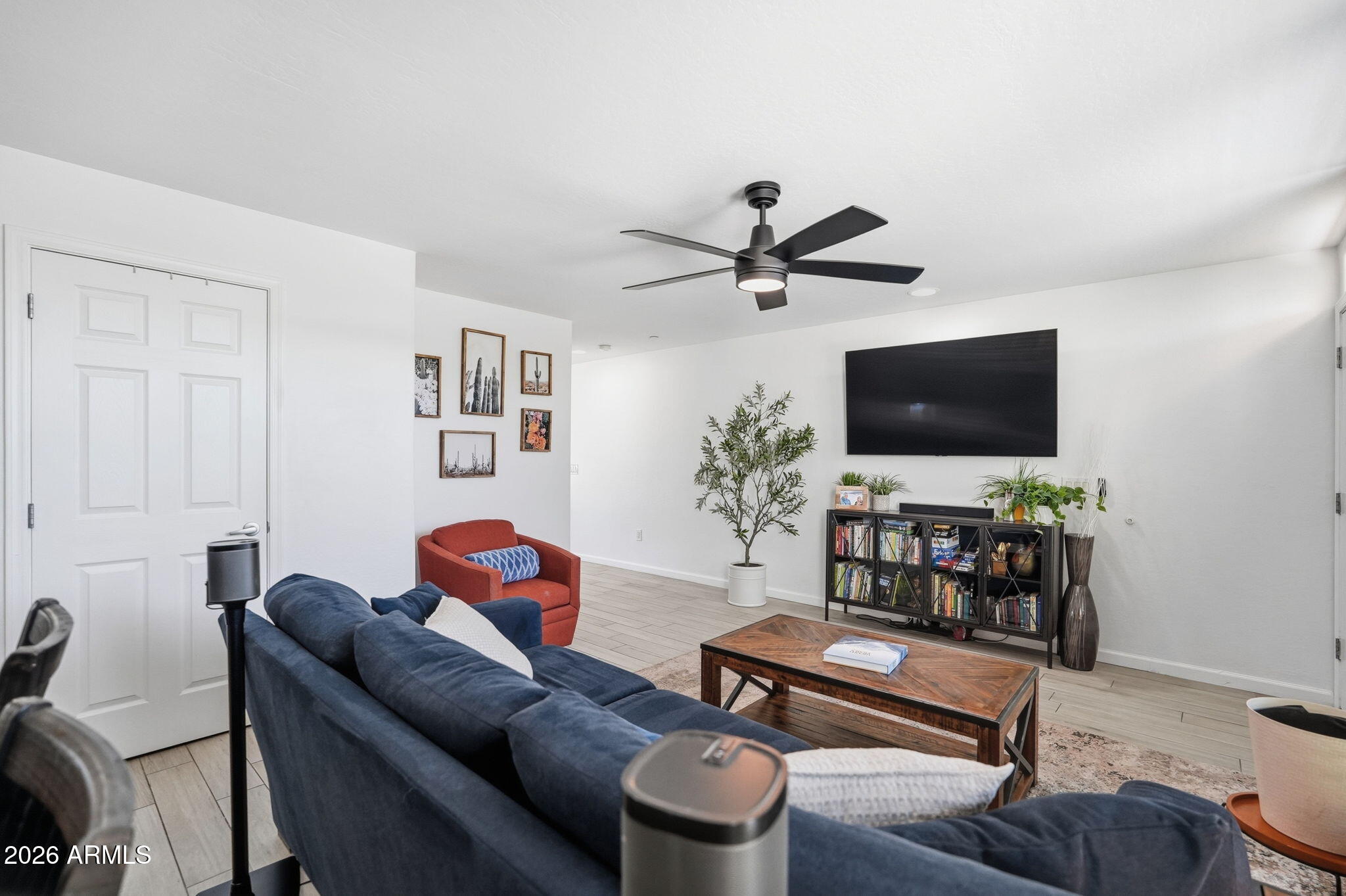 2929 North 39th Street, Unit 6 Phoenix, AZ 85018 - Photo 5 of 31 008_ListerPros