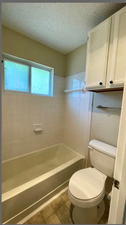 509 Riverwood Drive Cedar Park, TX 78613 - Photo 17 of 22 a bathroom with a toilet and a tub