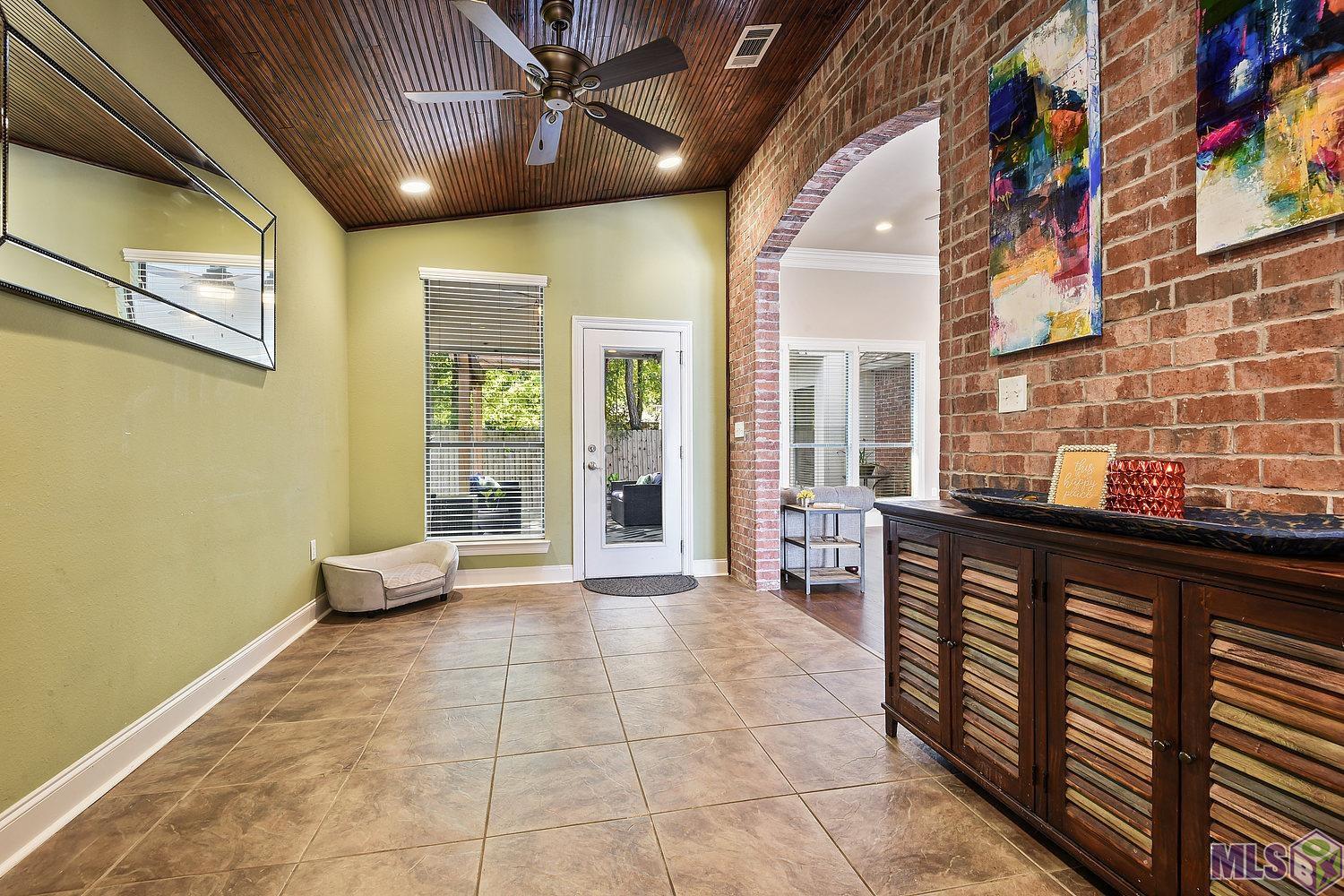 6415 Ridge Way Avenue Baton Rouge, LA 70817 - Photo 3 of 10