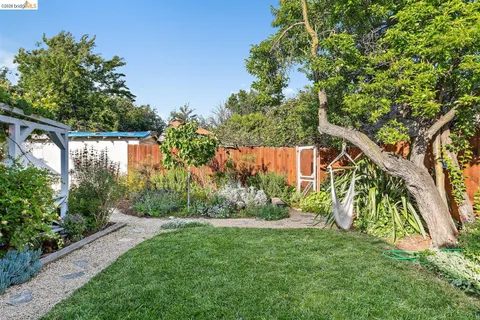$749,000 | 2736 Bartlett Street, Oakland, CA 94602