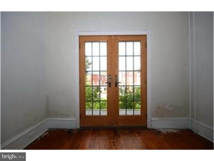 5207 Ridge Avenue Philadelphia, PA 19128 - Photo 11 of 13 Living Room