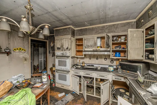 $69,000 | 165 South Randolph Street, Holly Springs, MS 38635