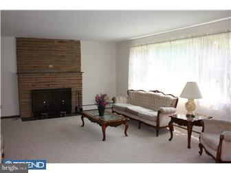 411 East Providence Road Aldan, PA 19018 - Photo 3 of 12 Living Room