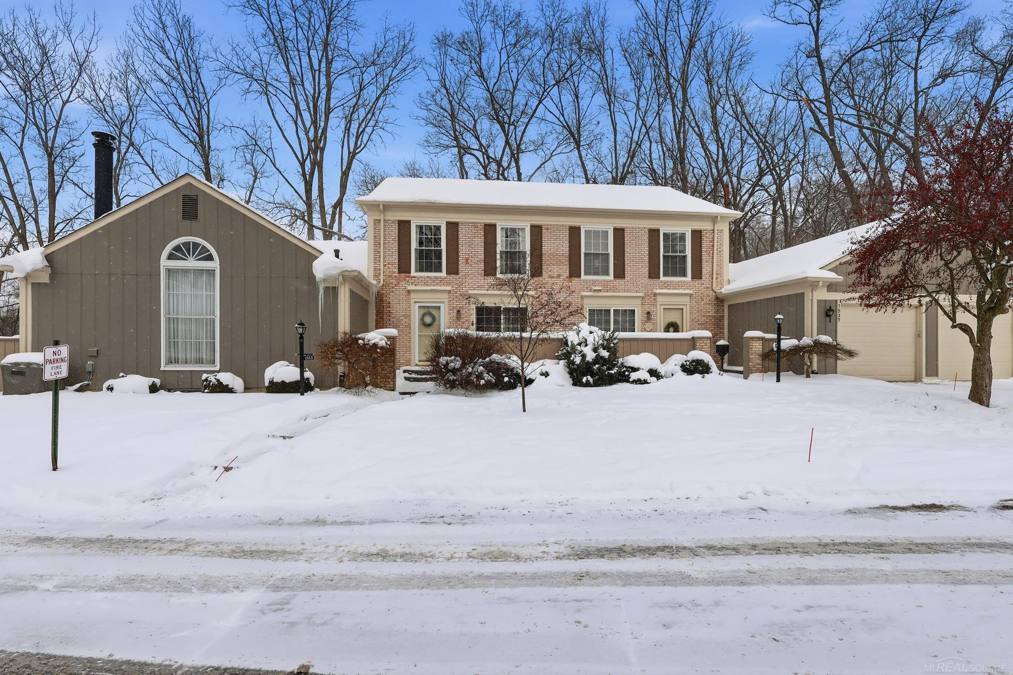 1535 Surrey Lane Rochester Hills, MI 48306 - Photo 1 of 27