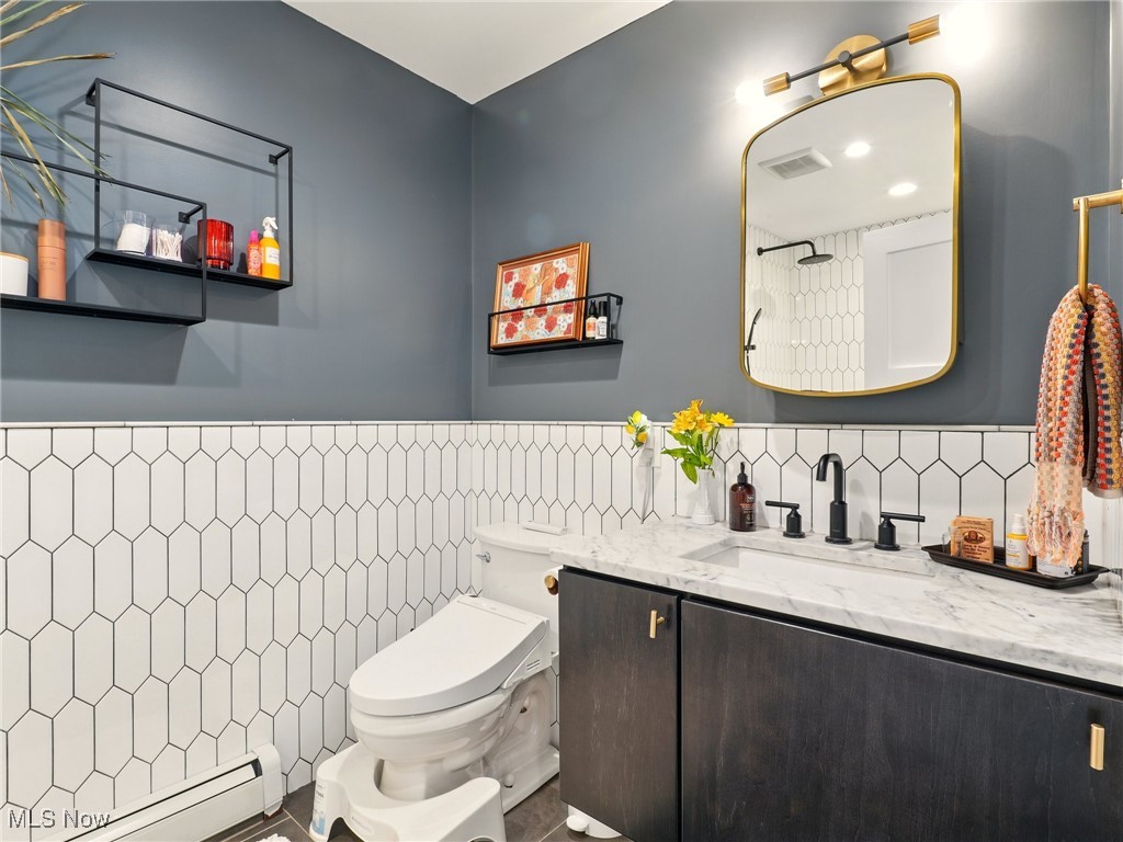 16165 Thompson Road Thompson, OH 44086 - Photo 30 of 50 First Level Full Bathroom