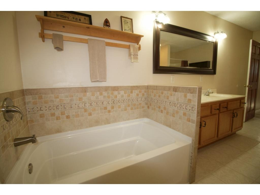 273 Toll Branch Road Johnson City, TN 37601 - Photo 13 of 36 masterbath