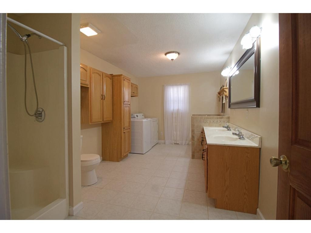 273 Toll Branch Road Johnson City, TN 37601 - Photo 14 of 36 master bath