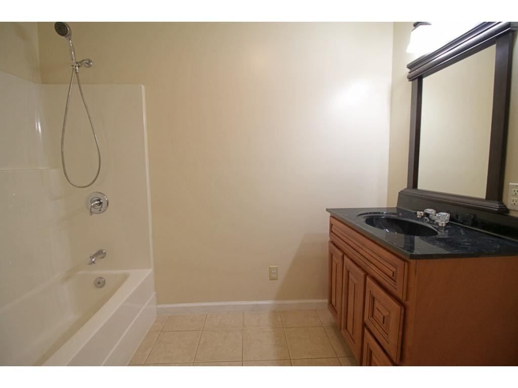 273 Toll Branch Road Johnson City, TN 37601 - Photo 20 of 36 Hallway full bath