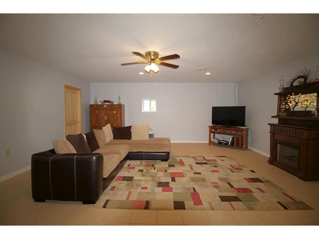 273 Toll Branch Road Johnson City, TN 37601 - Photo 23 of 36 family room
