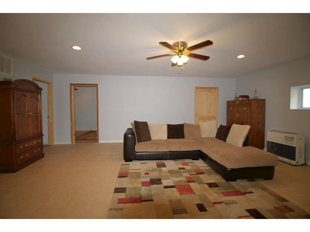 273 Toll Branch Road Johnson City, TN 37601 - Photo 24 of 36 family room