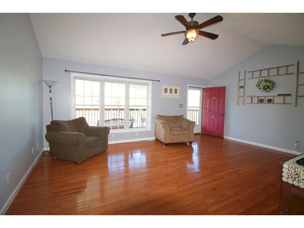 273 Toll Branch Road Johnson City, TN 37601 - Photo 5 of 36 livingroom