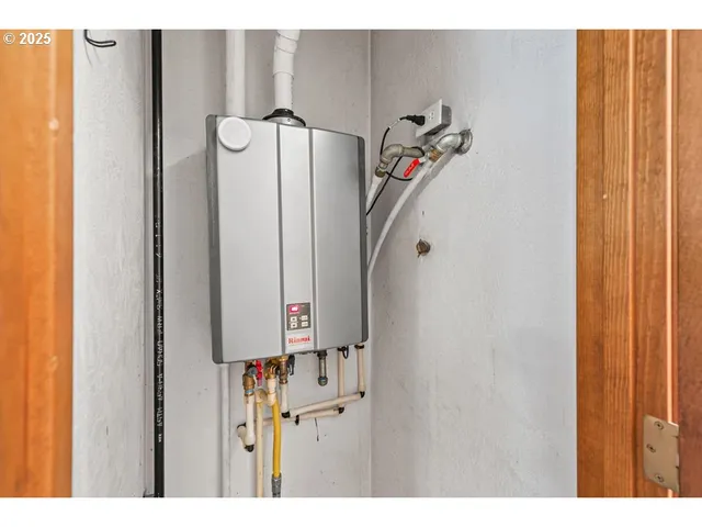 $400,000 | 1472 North Keene Way Drive, Medford, OR 97504