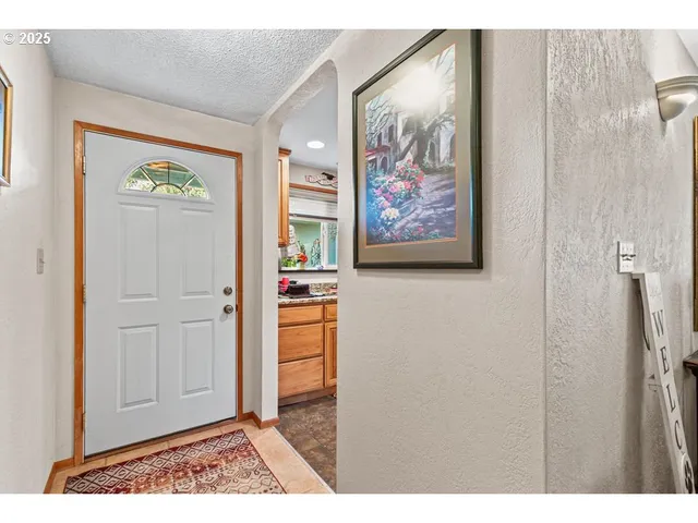 $400,000 | 1472 North Keene Way Drive, Medford, OR 97504