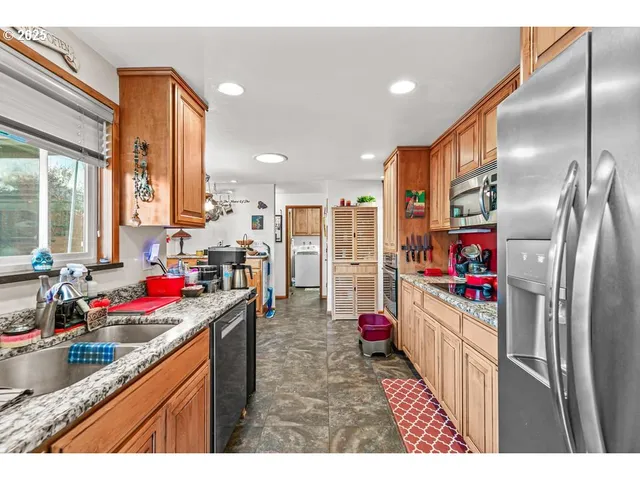 $400,000 | 1472 North Keene Way Drive, Medford, OR 97504