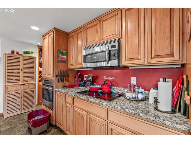 $400,000 | 1472 North Keene Way Drive, Medford, OR 97504