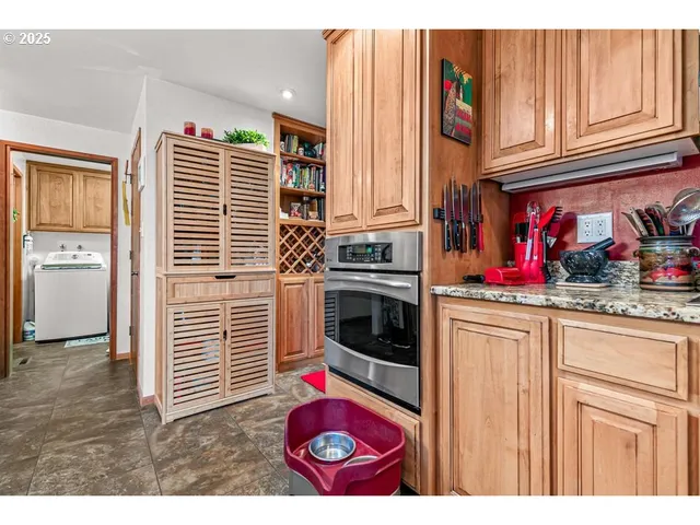 $400,000 | 1472 North Keene Way Drive, Medford, OR 97504