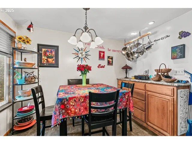 $400,000 | 1472 North Keene Way Drive, Medford, OR 97504