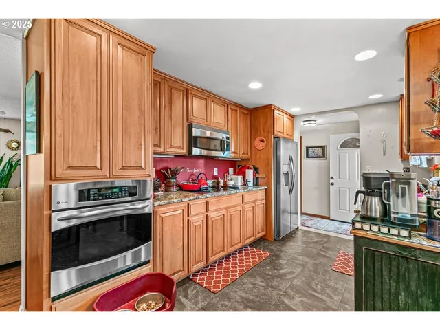 $400,000 | 1472 North Keene Way Drive, Medford, OR 97504