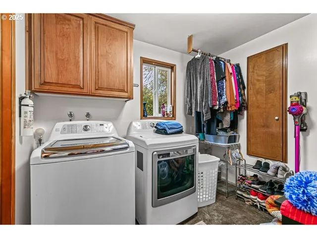 $400,000 | 1472 North Keene Way Drive, Medford, OR 97504