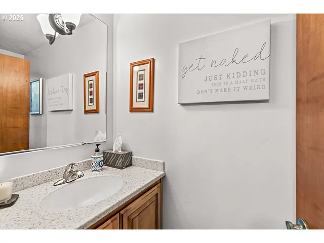 $400,000 | 1472 North Keene Way Drive, Medford, OR 97504