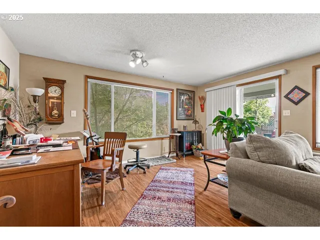 $400,000 | 1472 North Keene Way Drive, Medford, OR 97504