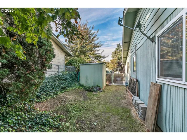 $400,000 | 1472 North Keene Way Drive, Medford, OR 97504