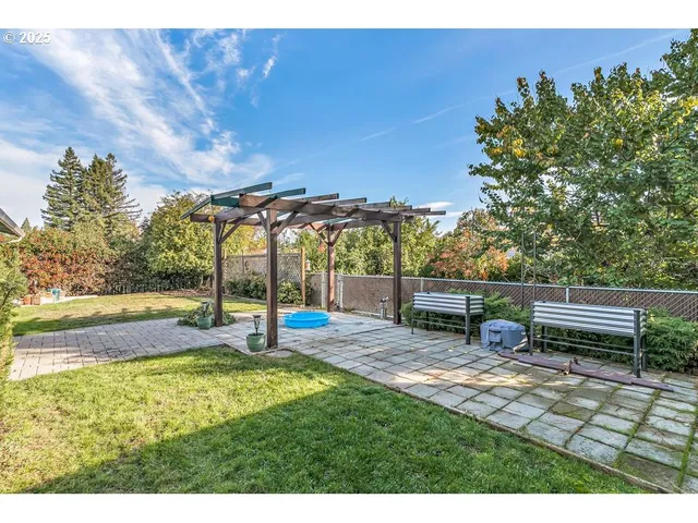 $400,000 | 1472 North Keene Way Drive, Medford, OR 97504