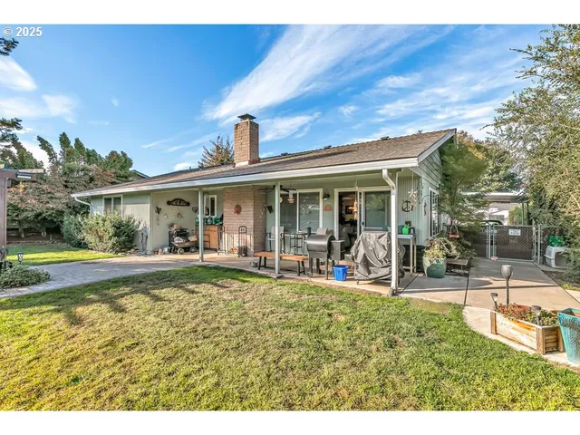 $400,000 | 1472 North Keene Way Drive, Medford, OR 97504