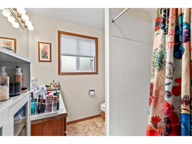 $400,000 | 1472 North Keene Way Drive, Medford, OR 97504