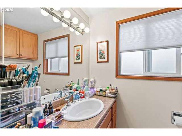 $400,000 | 1472 North Keene Way Drive, Medford, OR 97504