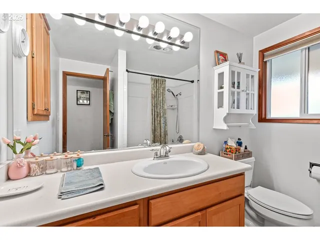 $400,000 | 1472 North Keene Way Drive, Medford, OR 97504