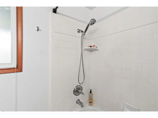 $400,000 | 1472 North Keene Way Drive, Medford, OR 97504