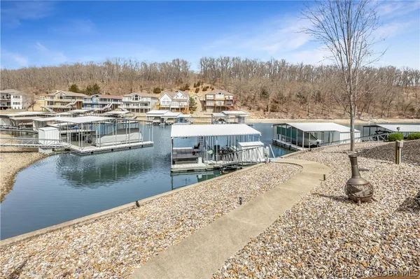 $899,900 | 465 Ledgestone Estates Lane, Sunrise Beach, MO 65079
