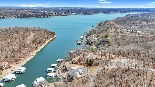 $899,900 | 465 Ledgestone Estates Lane, Sunrise Beach, MO 65079