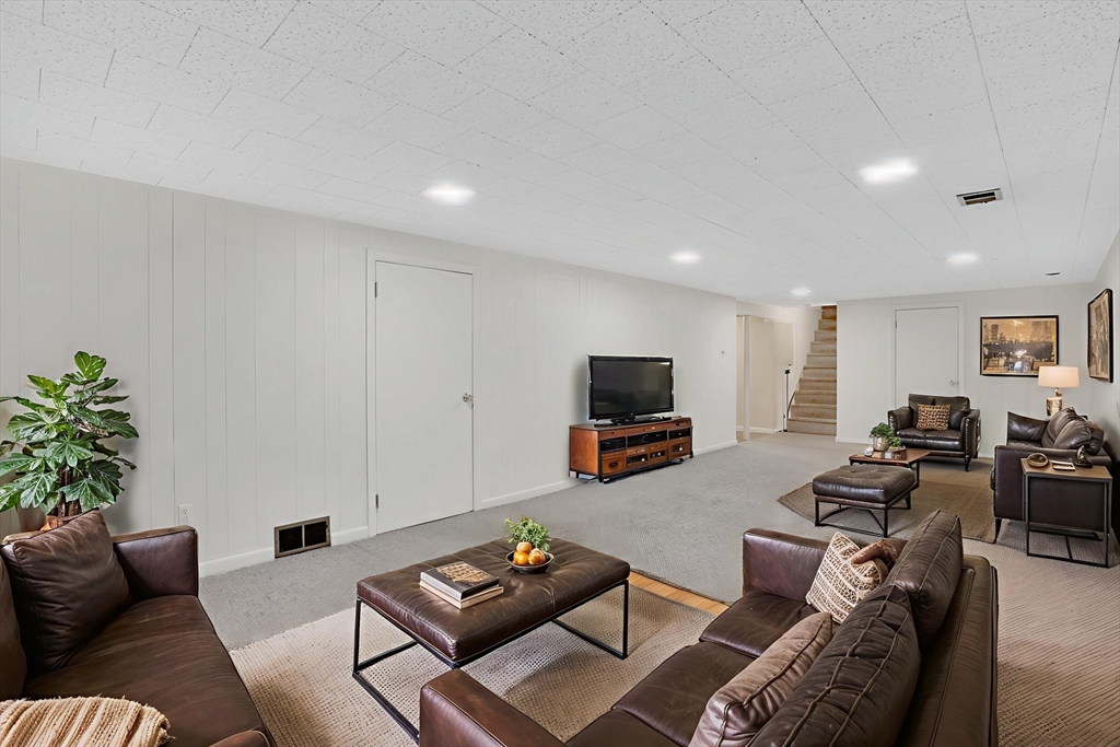 389 Porter Road East Longmeadow, MA 01028 - Photo 27 of 33 Gallery Image 27