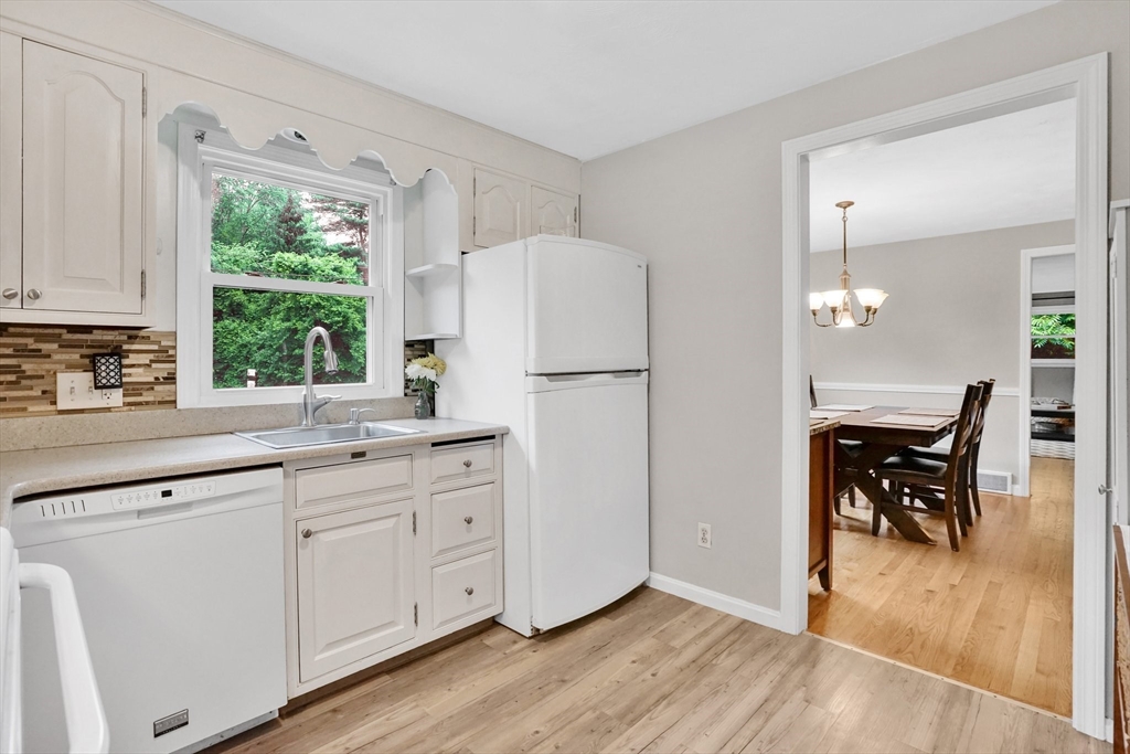389 Porter Road East Longmeadow, MA 01028 - Photo 8 of 33 Gallery Image 8