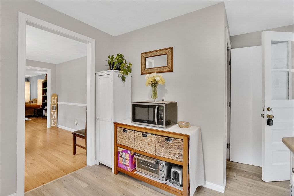 389 Porter Road East Longmeadow, MA 01028 - Photo 9 of 33 Gallery Image 9