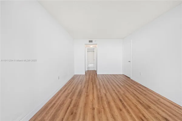 $180,000 | 1300 Northeast Miami Gardens Drive, Unit 512E, Miami, FL 33179