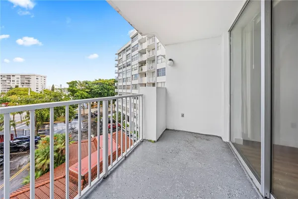 $180,000 | 1300 Northeast Miami Gardens Drive, Unit 512E, Miami, FL 33179