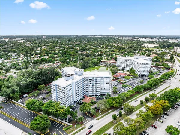 $180,000 | 1300 Northeast Miami Gardens Drive, Unit 512E, Miami, FL 33179