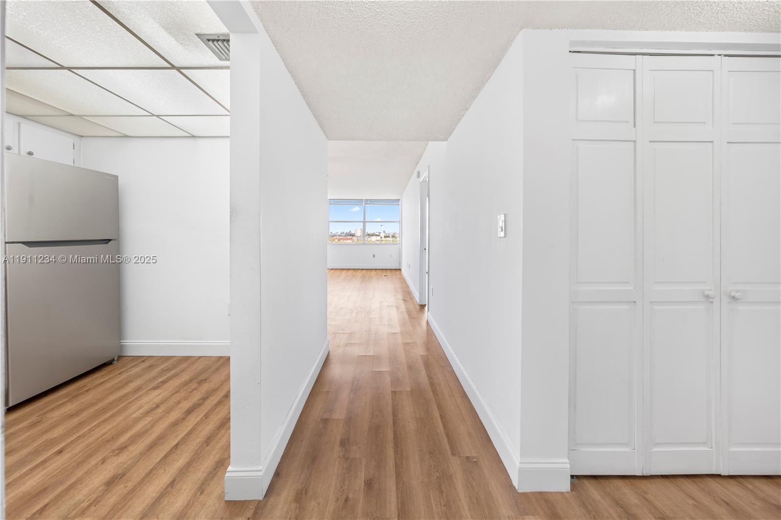 1300 Northeast Miami Gardens Drive, Unit 512E Miami, FL 33179 - Photo 9 of 22 a view of a hallway with wooden floor