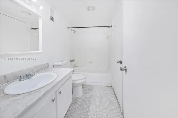 $180,000 | 1300 Northeast Miami Gardens Drive, Unit 512E, Miami, FL 33179