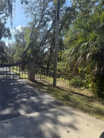 $199,000 | 112 Southeast Se Place, Ocklawaha, FL 32179