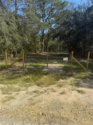 $199,000 | 112 Southeast Se Place, Ocklawaha, FL 32179