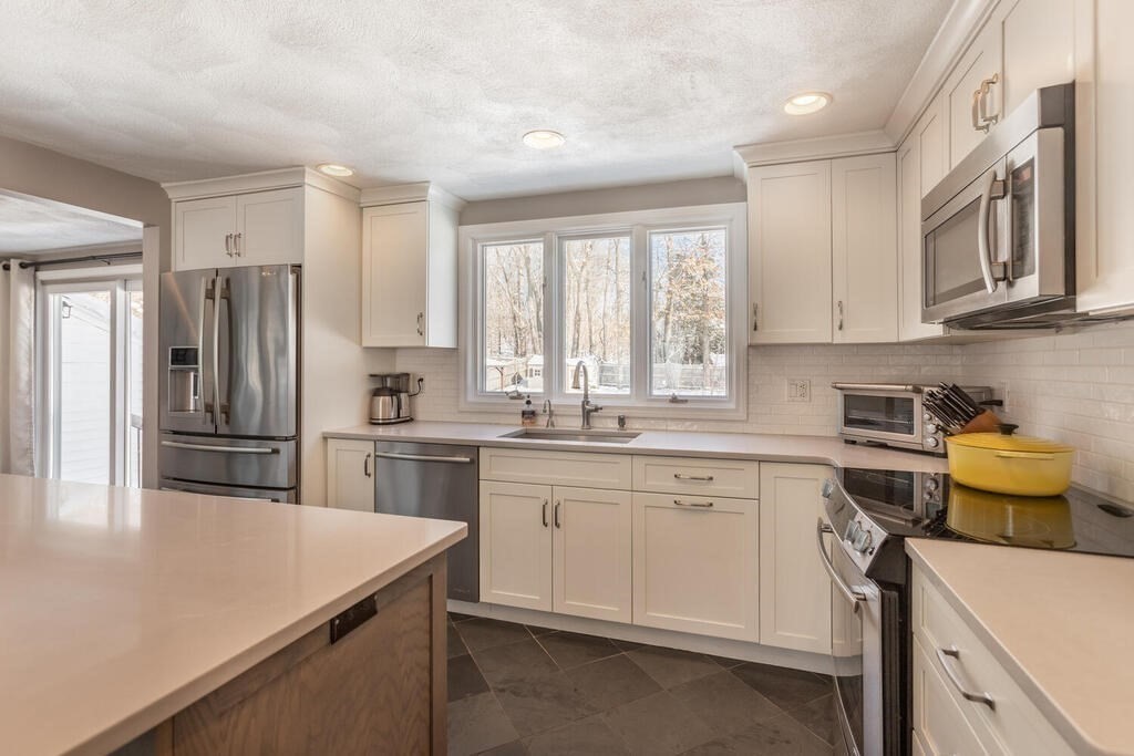 23 Hanford Road Stoneham, MA 02180 - Photo 12 of 35